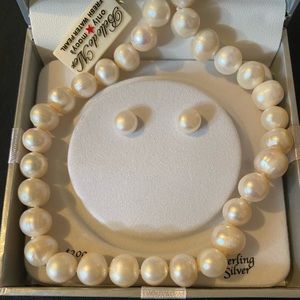 8.5 mm pearl necklace and earring set NWT